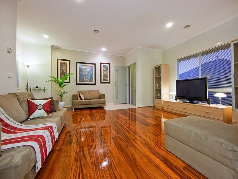 10/18 Tulloch Grove, Glen Waverley VIC 3150