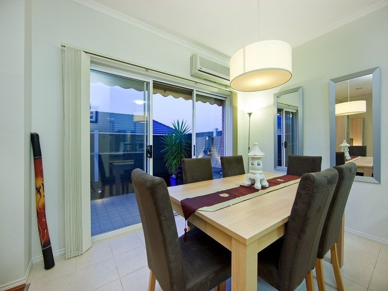 10/18 Tulloch Grove, Glen Waverley VIC 3150