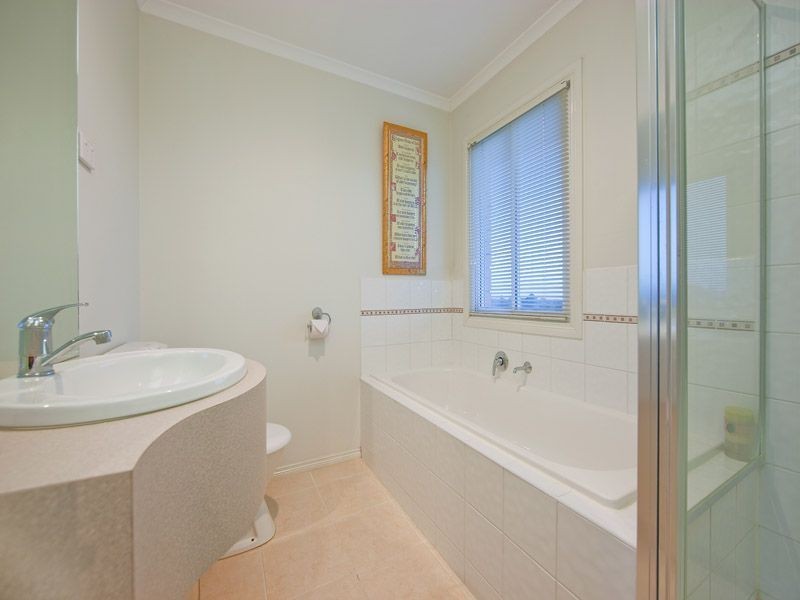 10/18 Tulloch Grove, Glen Waverley VIC 3150