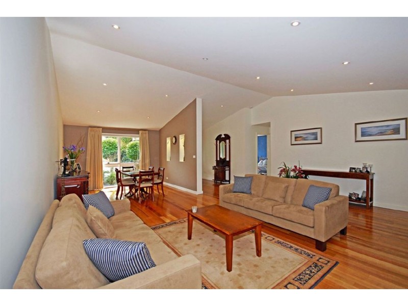37 Paxton Drive, Glen Waverley VIC 3150