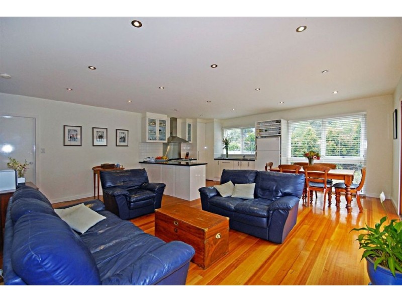 37 Paxton Drive, Glen Waverley VIC 3150