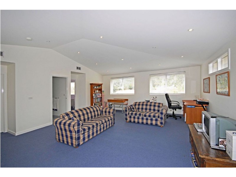 37 Paxton Drive, Glen Waverley VIC 3150