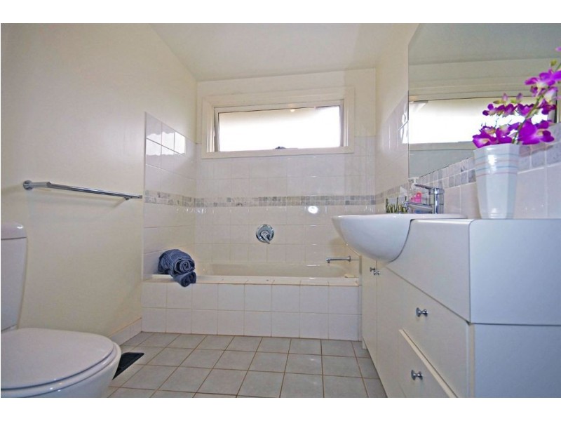 37 Paxton Drive, Glen Waverley VIC 3150