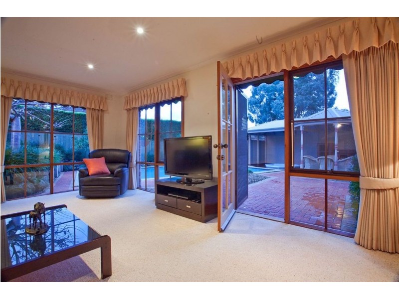 43 Atheldene Drive, Glen Waverley VIC 3150