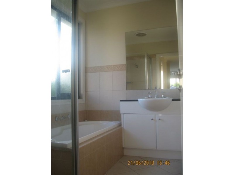 2/27 Glen Court, Glen Waverley VIC 3150