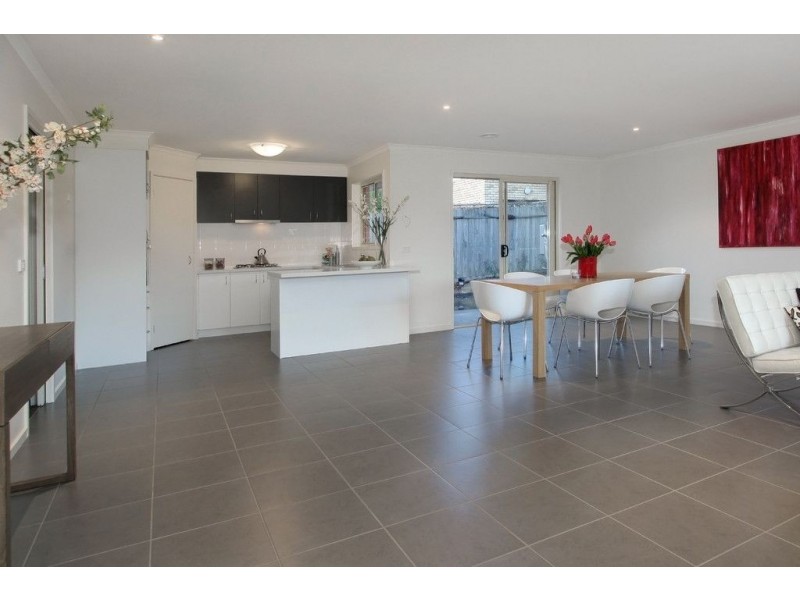 2/34 Wattle Grove, Mulgrave VIC 3170