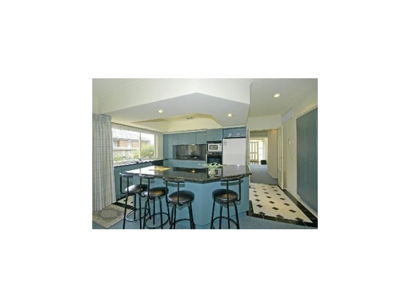2 Latham Court, Glen Waverley VIC 3150