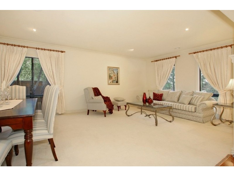 18 The Grove, Glen Waverley VIC 3150