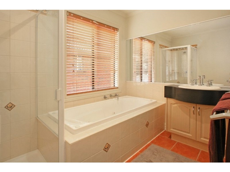 18 The Grove, Glen Waverley VIC 3150