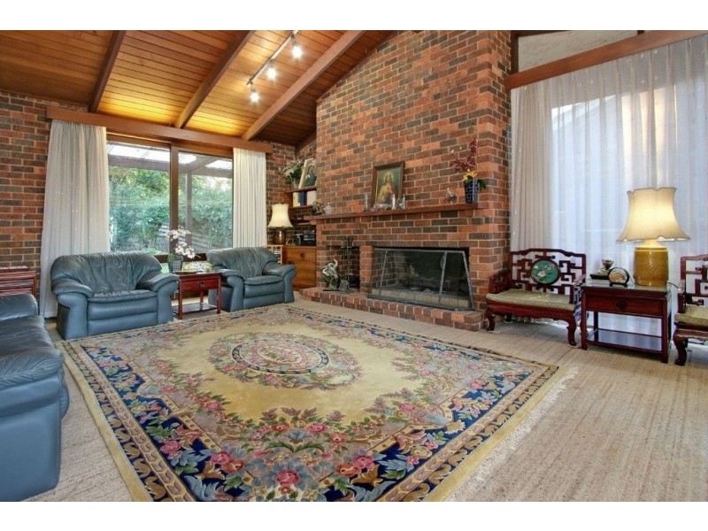 17 Belinda Crescent, Wheelers Hill VIC 3150