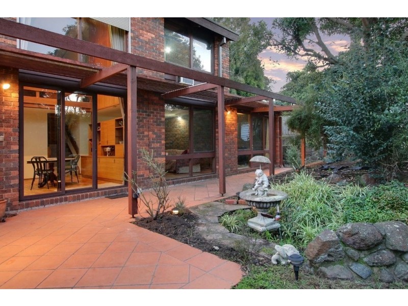 17 Belinda Crescent, Wheelers Hill VIC 3150