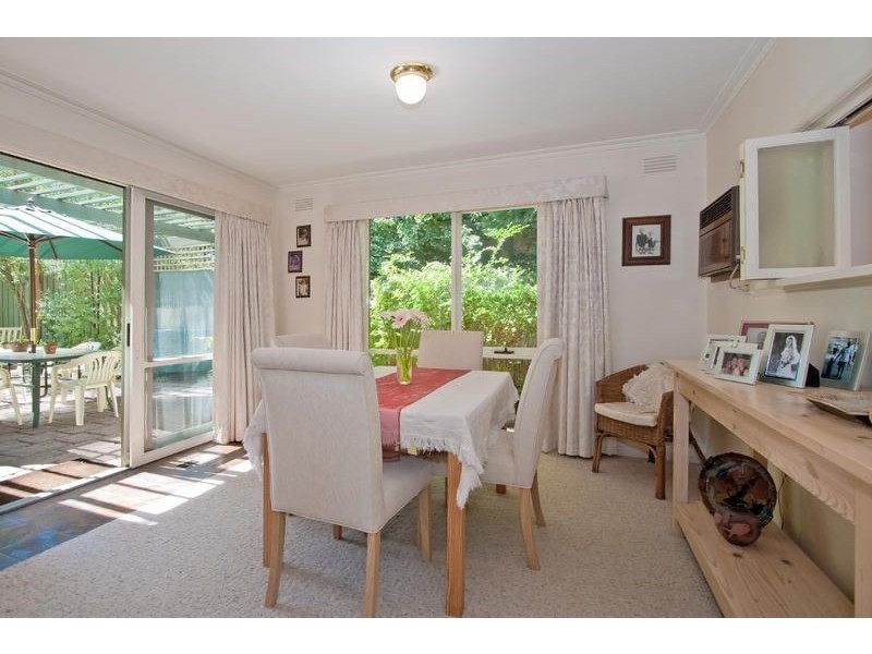 16 Roberts Street, Glen Waverley VIC 3150