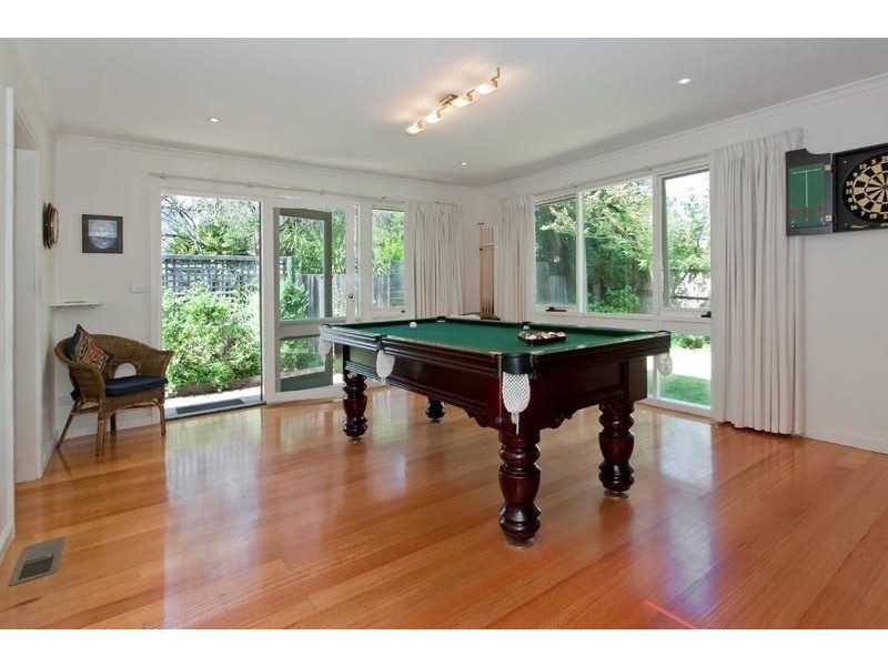 16 Roberts Street, Glen Waverley VIC 3150