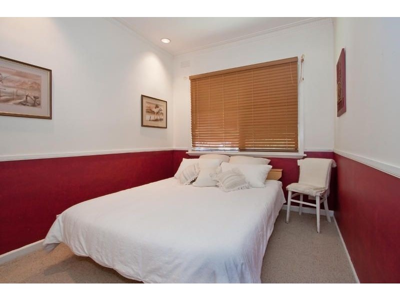 16 Roberts Street, Glen Waverley VIC 3150