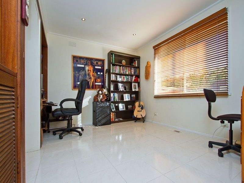 1 Glamis Court, Glen Waverley VIC 3150