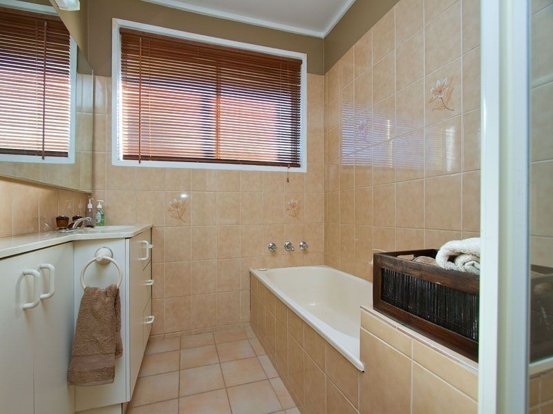 1 Glamis Court, Glen Waverley VIC 3150