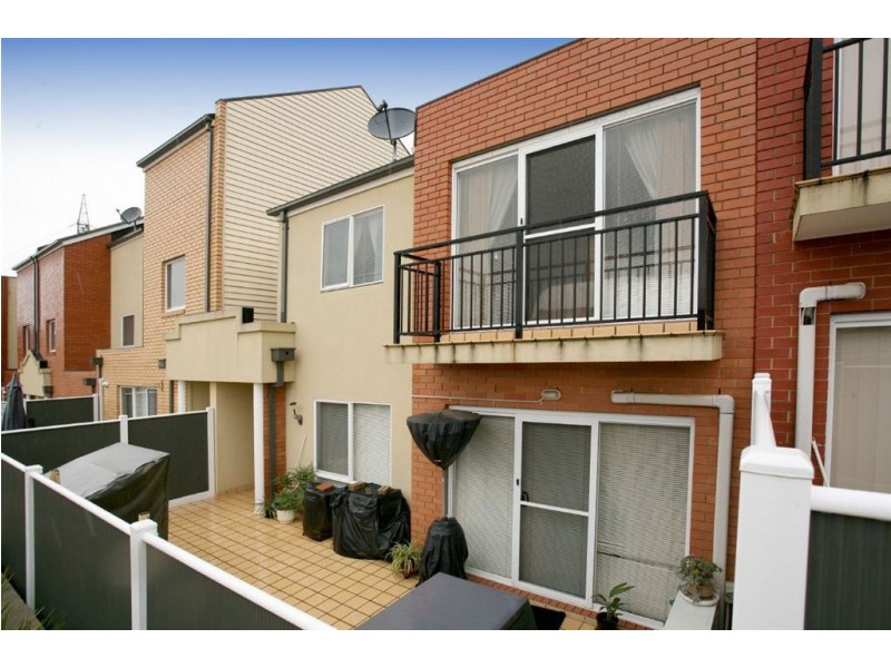 13/18 Tulloch Grove, Glen Waverley VIC 3150