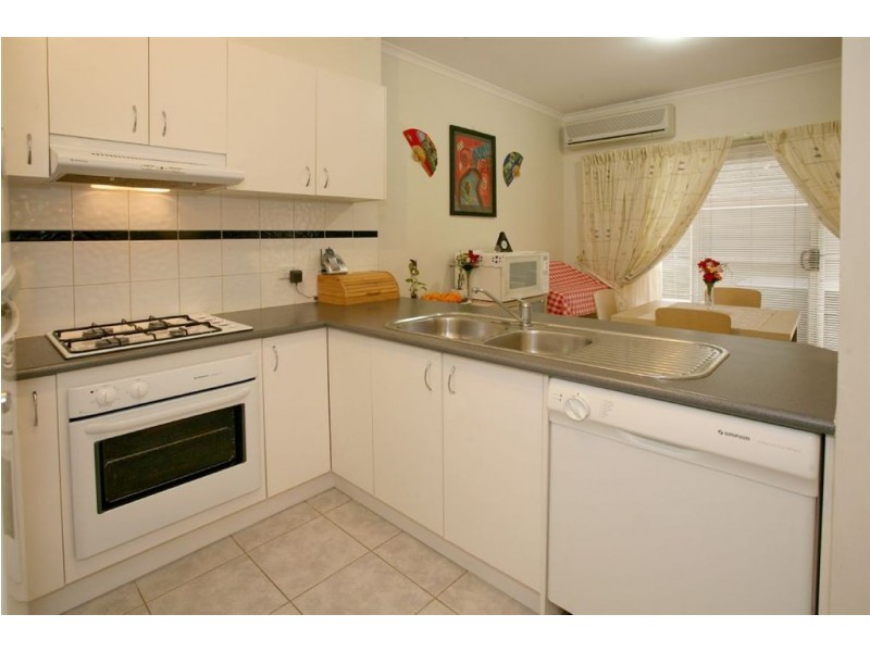 13/18 Tulloch Grove, Glen Waverley VIC 3150