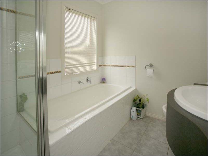 13/18 Tulloch Grove, Glen Waverley VIC 3150