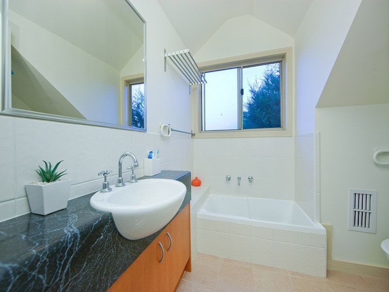 2/2 Harris Crescent, Glen Waverley VIC 3150