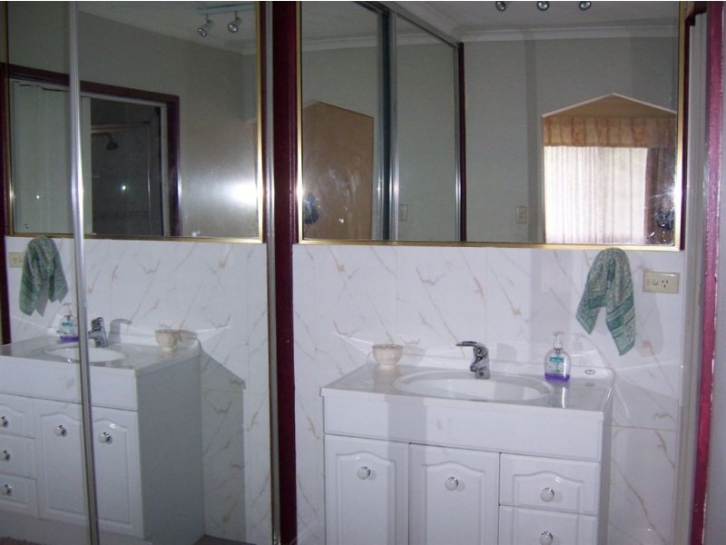 4 Henderson Court, Glen Waverley VIC 3150