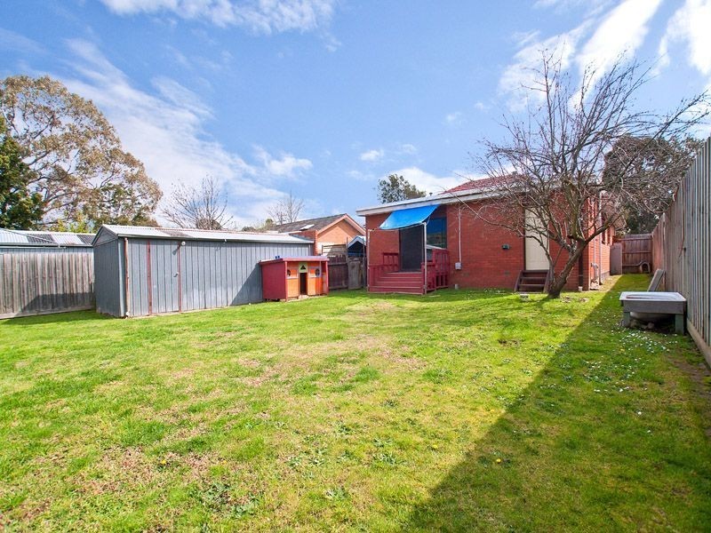 136 Watsons Road, Glen Waverley VIC 3150