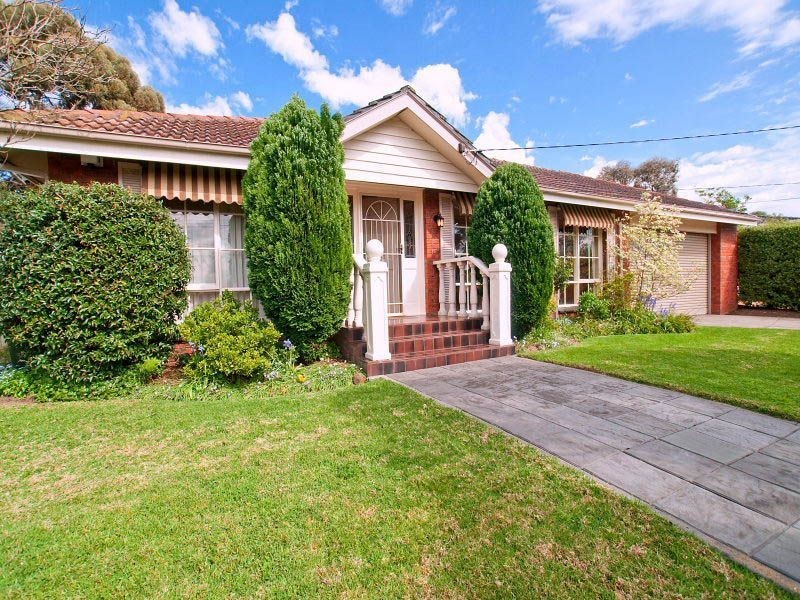 11 Honeysuckle Avenue, Wheelers Hill VIC 3150