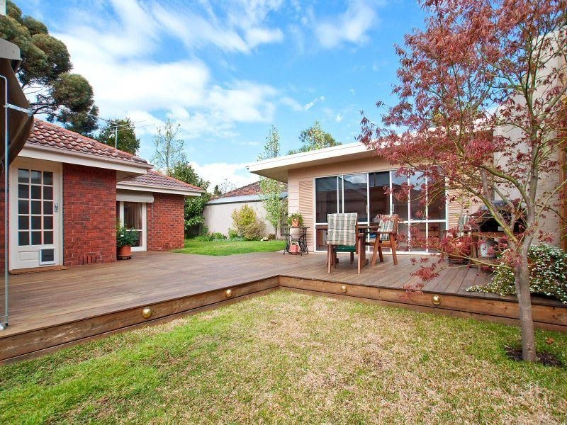 11 Honeysuckle Avenue, Wheelers Hill VIC 3150