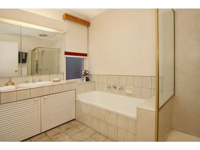 11 Stockmans Drive, Vermont South VIC 3133