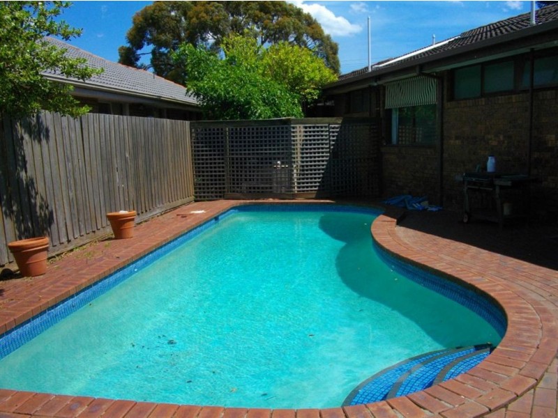 39 Cambridge Drive, Glen Waverley VIC 3150