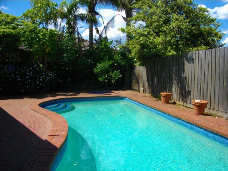 39 Cambridge Drive, Glen Waverley VIC 3150
