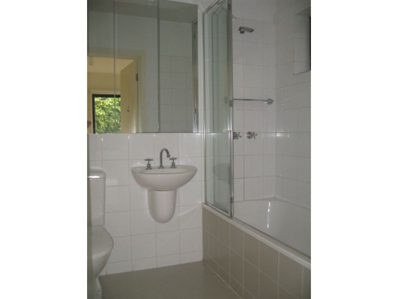 2/2 Greenfield Drive, Clayton VIC 3168