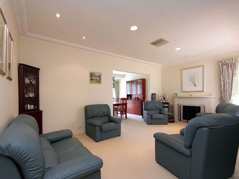 27 Viewpoint Avenue, Glen Waverley VIC 3150