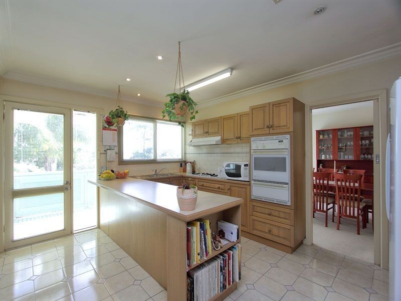 27 Viewpoint Avenue, Glen Waverley VIC 3150