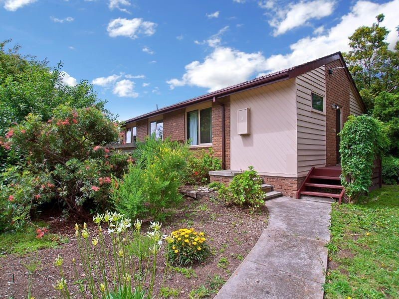 9 Lanoma Court, Wheelers Hill VIC 3150