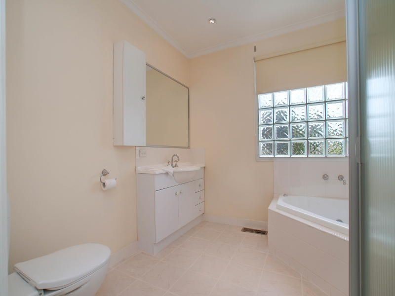 9 Lanoma Court, Wheelers Hill VIC 3150