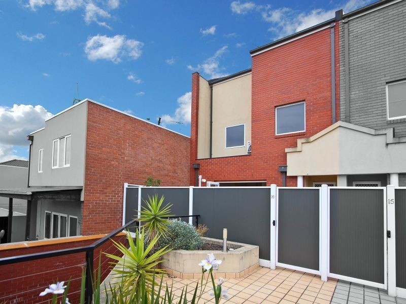 16/18 Tulloch Grove, Glen Waverley VIC 3150