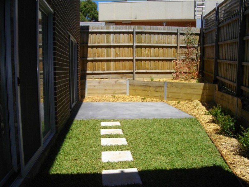 2/3 Glen Road, Mitcham VIC 3132