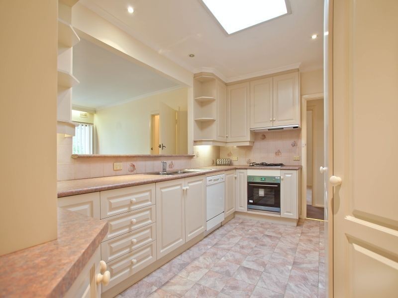 31 Le Gallienne Crescent, Mulgrave VIC 3170