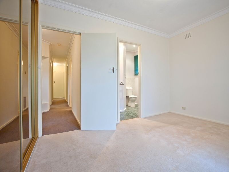 31 Le Gallienne Crescent, Mulgrave VIC 3170