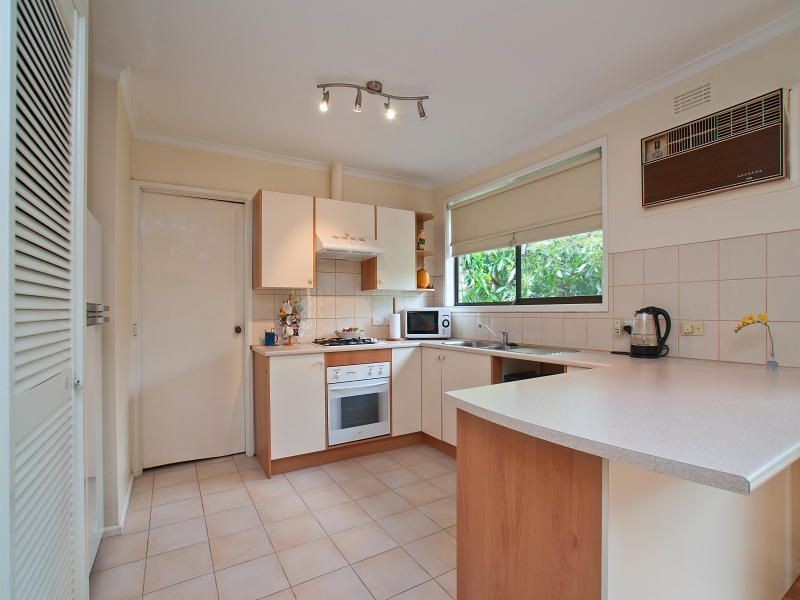 9 Lanoma Court, Wheelers Hill VIC 3150