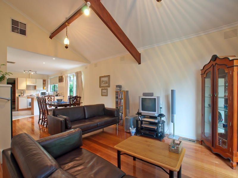 9 Lanoma Court, Wheelers Hill VIC 3150