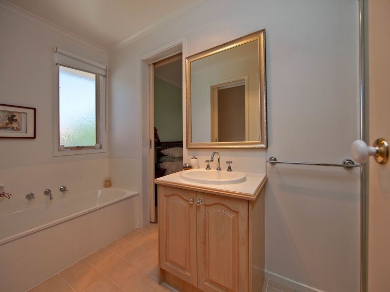 2/4 Dion Road, Glen Waverley VIC 3150