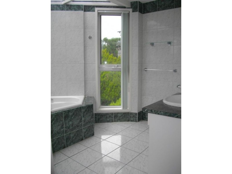 94 Oak Park Drive, Chadstone VIC 3148