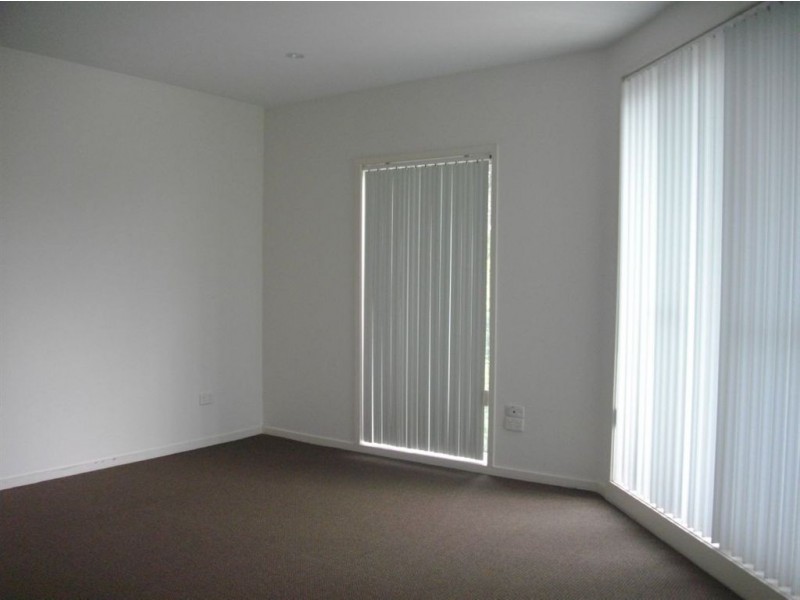 94 Oak Park Drive, Chadstone VIC 3148