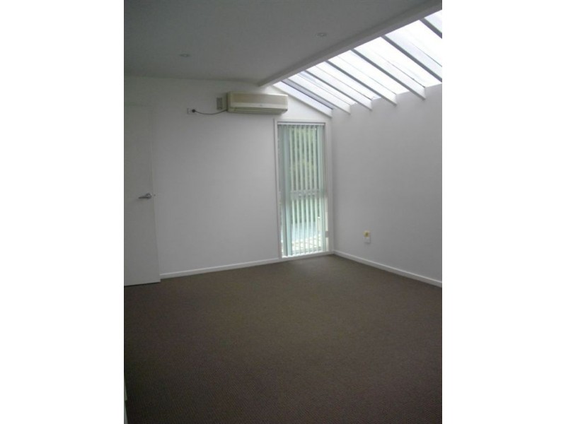 94 Oak Park Drive, Chadstone VIC 3148