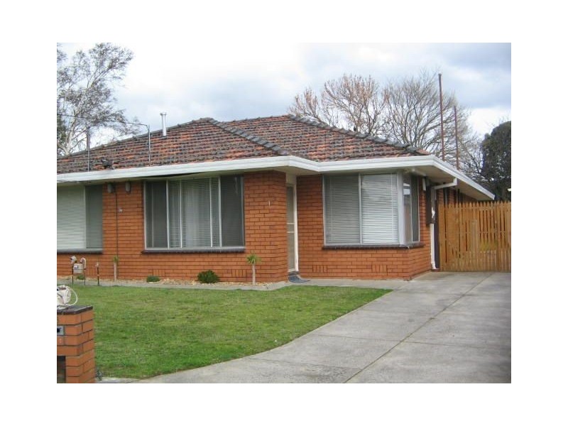 1/16 Koonalda Grove, Dandenong North VIC 3175