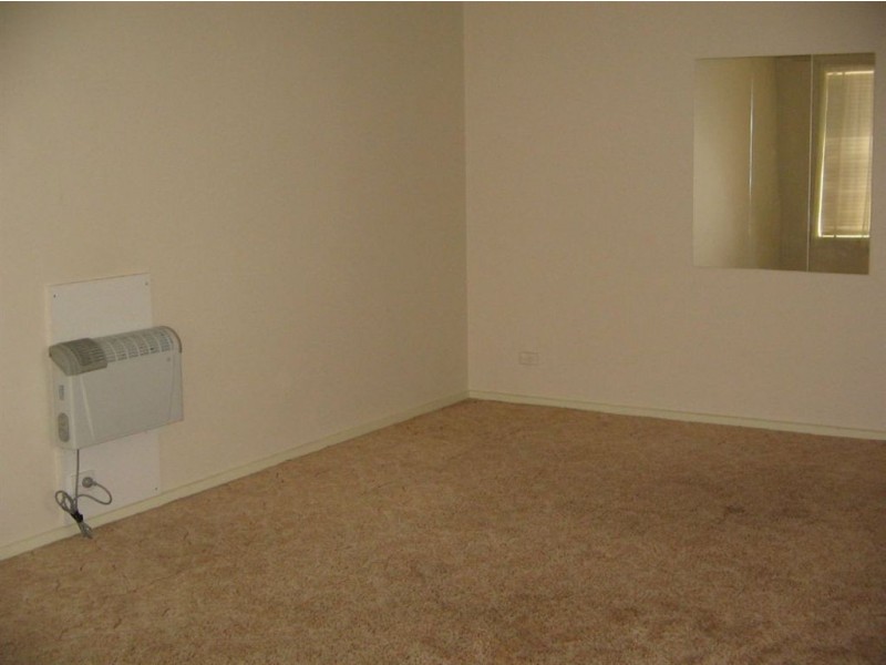 1/16 Koonalda Grove, Dandenong North VIC 3175