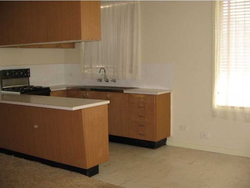 1/16 Koonalda Grove, Dandenong North VIC 3175