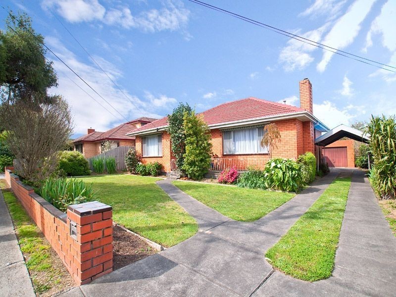 136 Watsons Road, Glen Waverley VIC 3150